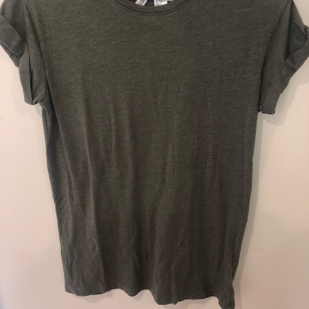Divided t shirt dress. Hm basic - Picture 2 of 4